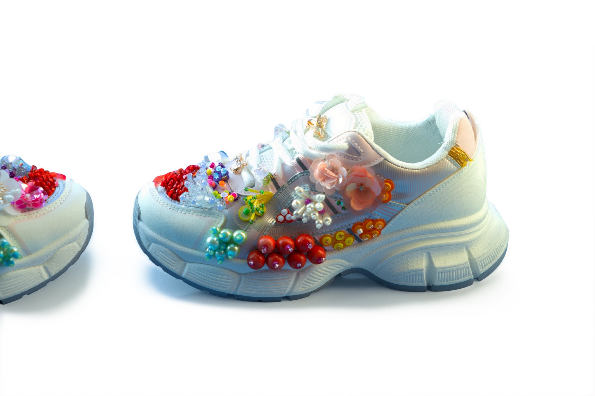 Proud Sneaker | Handgeborduurde Sneaker met Parels & Pailletten